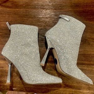 Steve Madden 8.5 NYE shoes. Glitter!